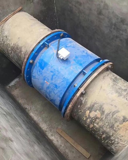 井下電磁流量計(jì)現(xiàn)場安裝使用示意圖